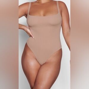 💕NWT SKIMS Fits Everybody Square Neck Thong Bodysuit Nude UMBER 2X